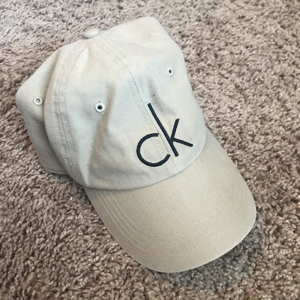 Calvin Klein ‘Tan’ Hat • $20
